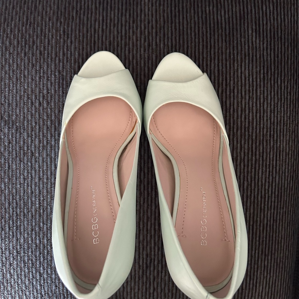BCBG 8.5 mint peep toe heels - Picture 4 of 5